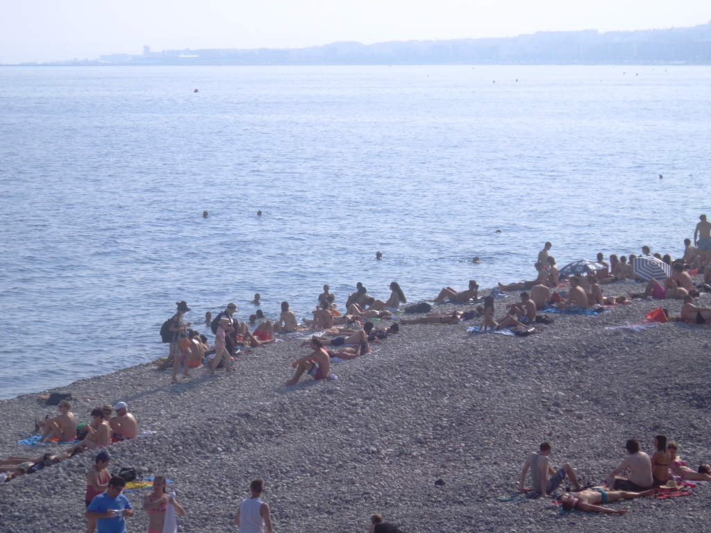 Отдых на пляжах Ниццы